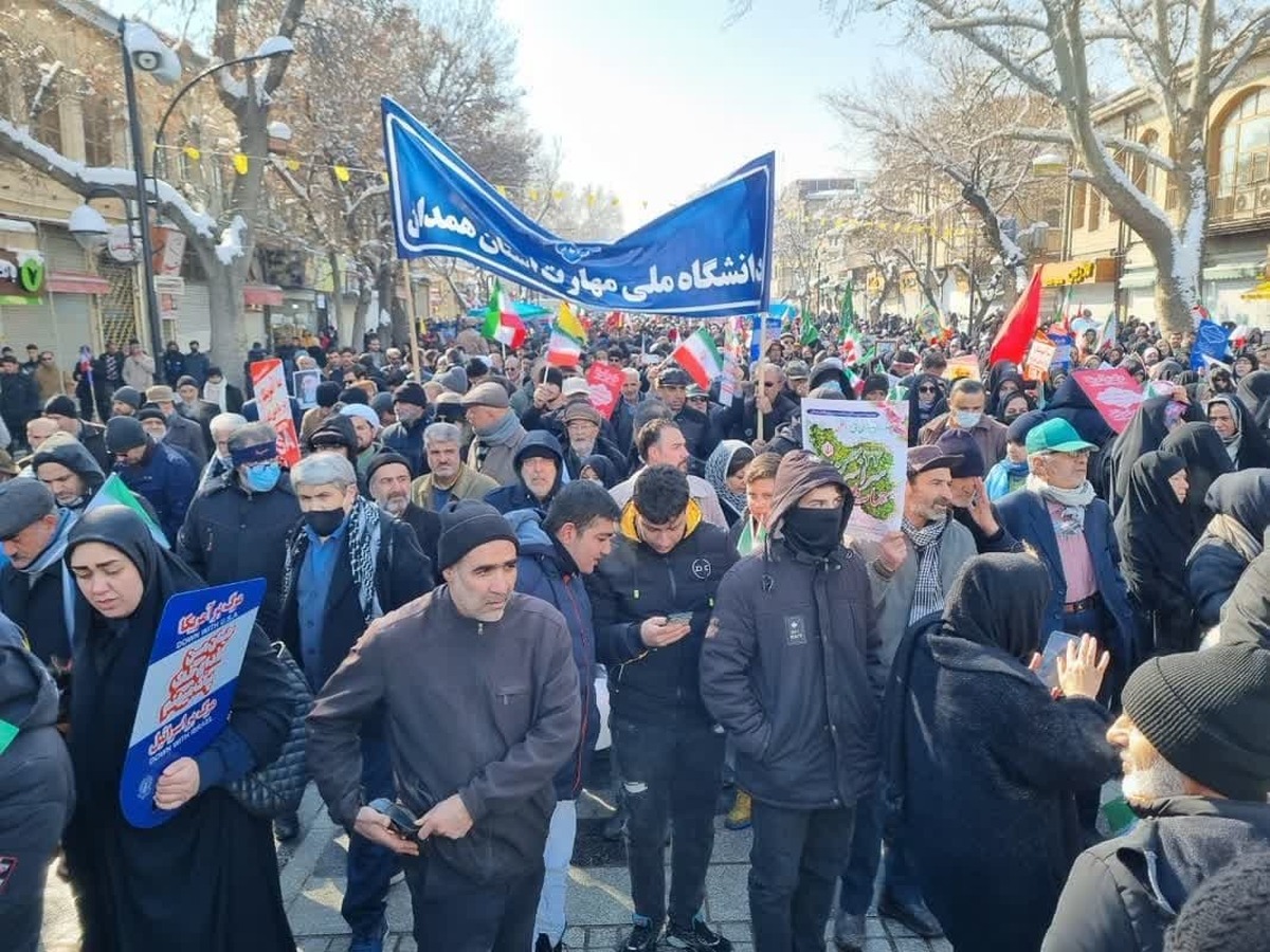 مردم با حضور پرشور در راهپیمایی ۲۲ بهمن سربازی خود را برای رهبر انقلاب اعلام کردند