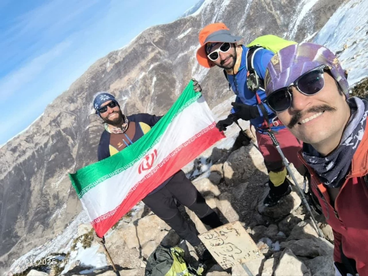 صعود به قله  ۲۶۰۰ متری سنگر توسط تیم کوهنوردی قرارگاه امنیتی قدر