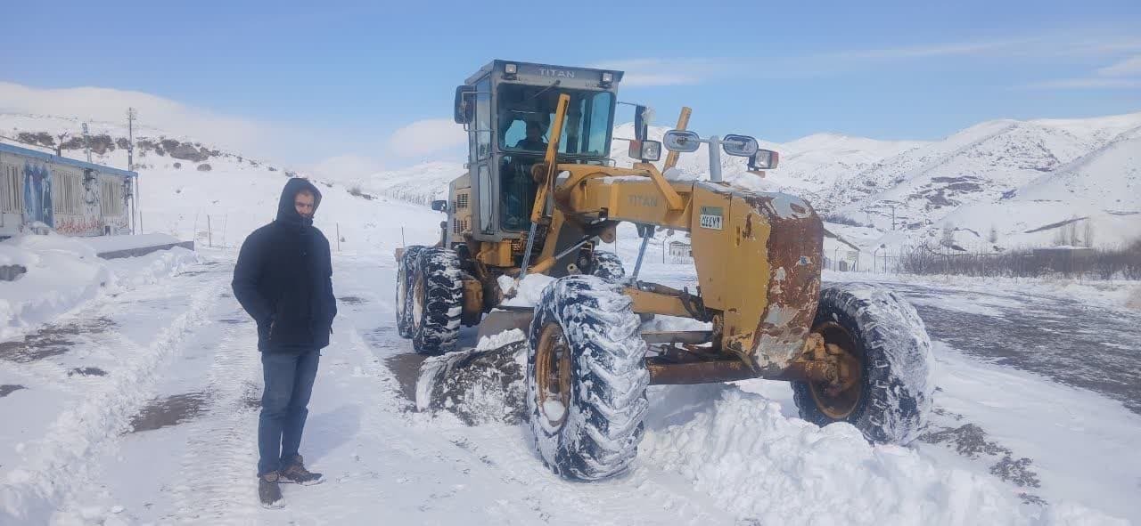 بازگشایی محور اهر توسط مؤسسه راهیران در پی بارش سنگین برف