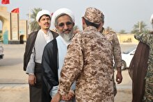بازدید مسئول دفتر نمایندگی ولی فقیه در سپاه قم از رزمندگان لشکر ۱۷ در پایگاه های مرزی جنوب غرب کشور