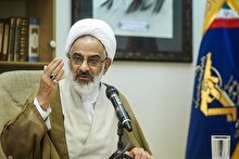 دشمن از تمام توان خود برای ضربه زدن به نظام استفاده می کند
