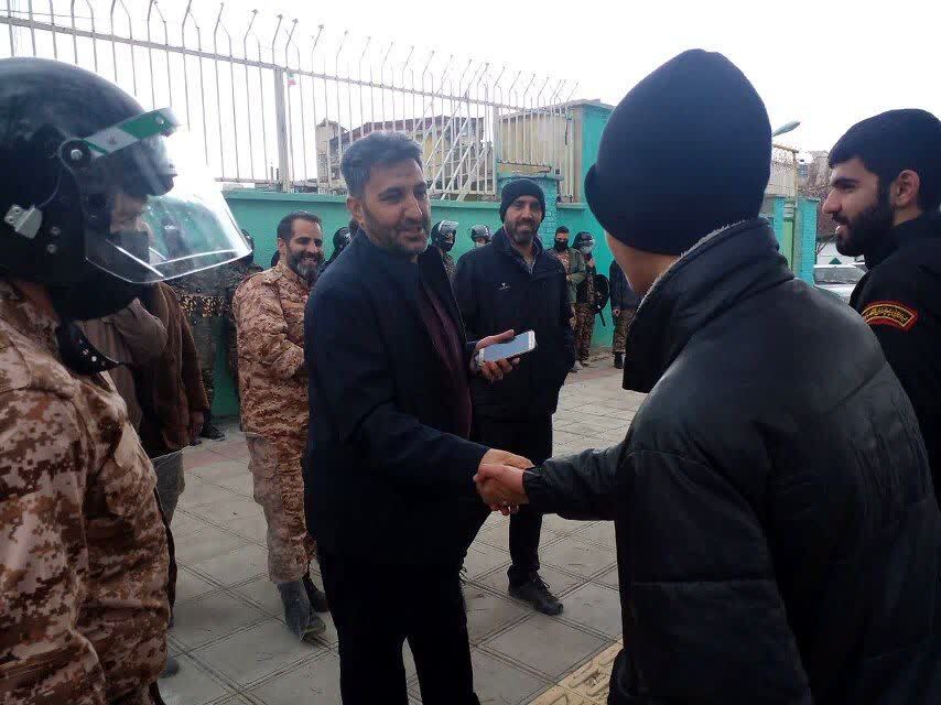 دیدار صمیمانه فرمانده سپاه ناحیه امام جواد (ع) شهر کرمانشاه با بسیجیان؛ تجلیل از جهادگران عرصه خدمت در هفته بصیرت دیدار صمیمانه فرمانده سپاه ناحیه امام جواد (ع) شهر کرمانشاه با بسیجیان؛ تجلیل از جهادگران عرصه خدمت در هفته بصیرت