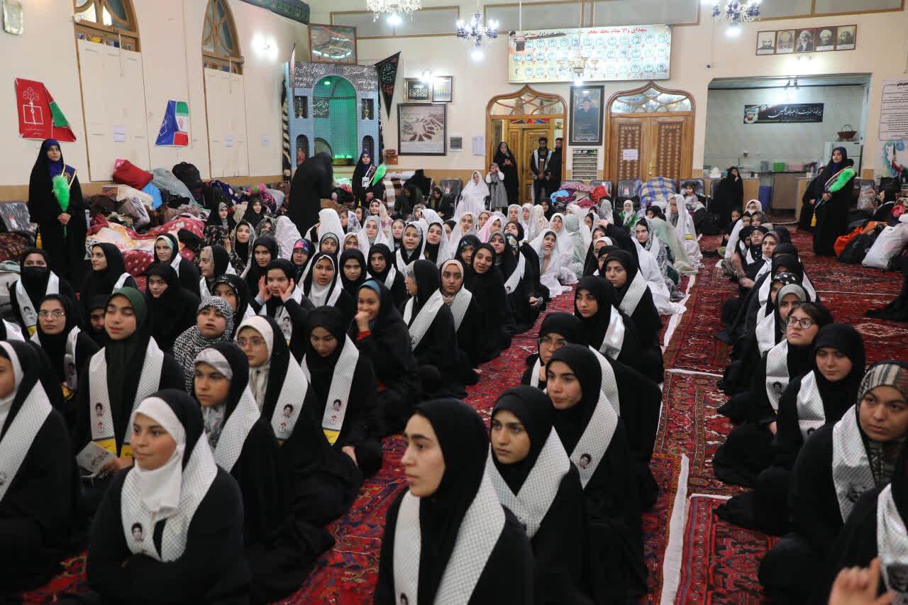 حضور صمیمی فرمانده سپاه استان اردبیل در جمع معتکفین نوجوان و جوان حضور صمیمی فرمانده سپاه استان اردبیل در جمع معتکفین نوجوان و جوان
