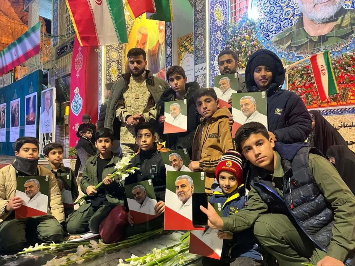 گزارش تصویری از حضور بسیجیان ناحیه مقاومت بسیج بهبهان در گلزار شهدا کرمان