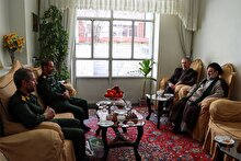 دیدار مسئول دفتر نمایندگی ولی‌فقیه در سپاه استان مرکزی با خانواده شهید سردار حسن آقایی از شهدای فراجا