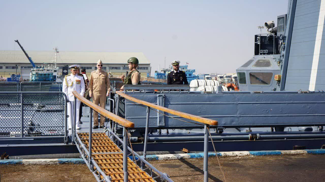 پهلوگیری ناو بالگردبر استویسکی روسیه در منطقه یکمامامت نداجا پهلوگیری ناو بالگردبر استویسکی روسیه در منطقه یکمامامت نداجا