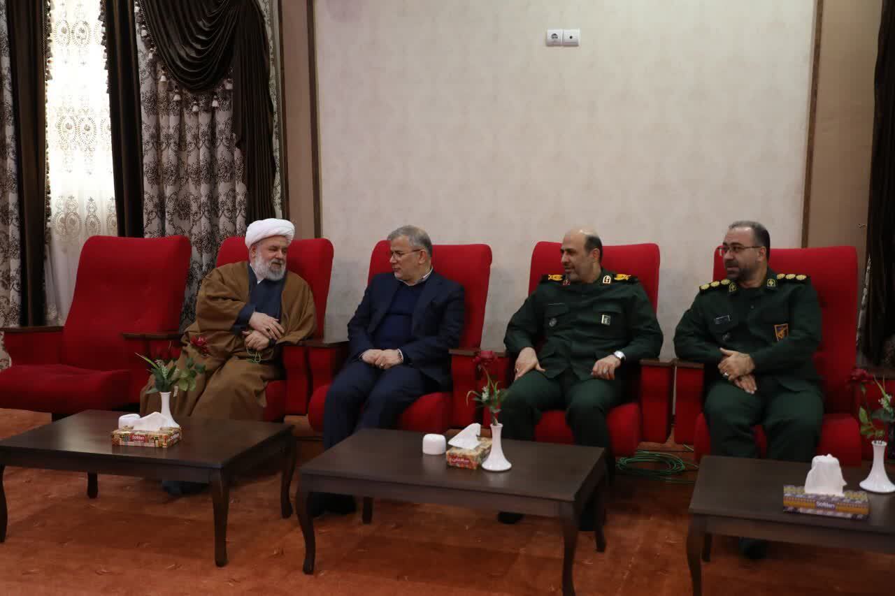 دیدار استاندار البرز با فرمانده و مسئول دفتر نمایندگی ولیفقیه در سپاه امام حسن مجتبی علیه السلام استان البرز دیدار استاندار البرز با فرمانده و مسئول دفتر نمایندگی ولیفقیه در سپاه امام حسن مجتبی علیه السلام استان البرز