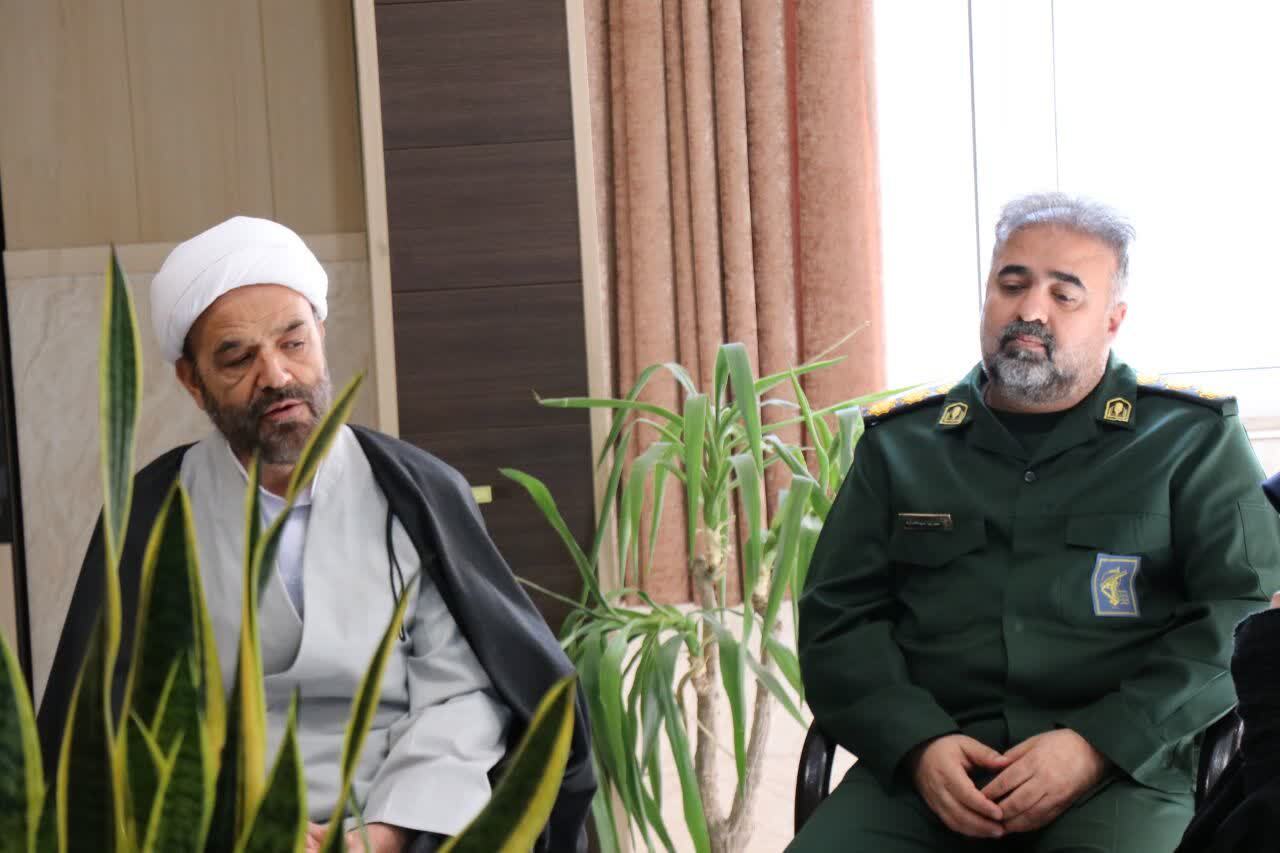 دیدار صمیمانه دانش آموزان دختر مدرسه فطرت با مسئول دفتر نمایندگی ولیفقیه در سپاه استان اصفهان دیدار صمیمانه دانش آموزان دختر مدرسه فطرت با مسئول دفتر نمایندگی ولیفقیه در سپاه استان اصفهان