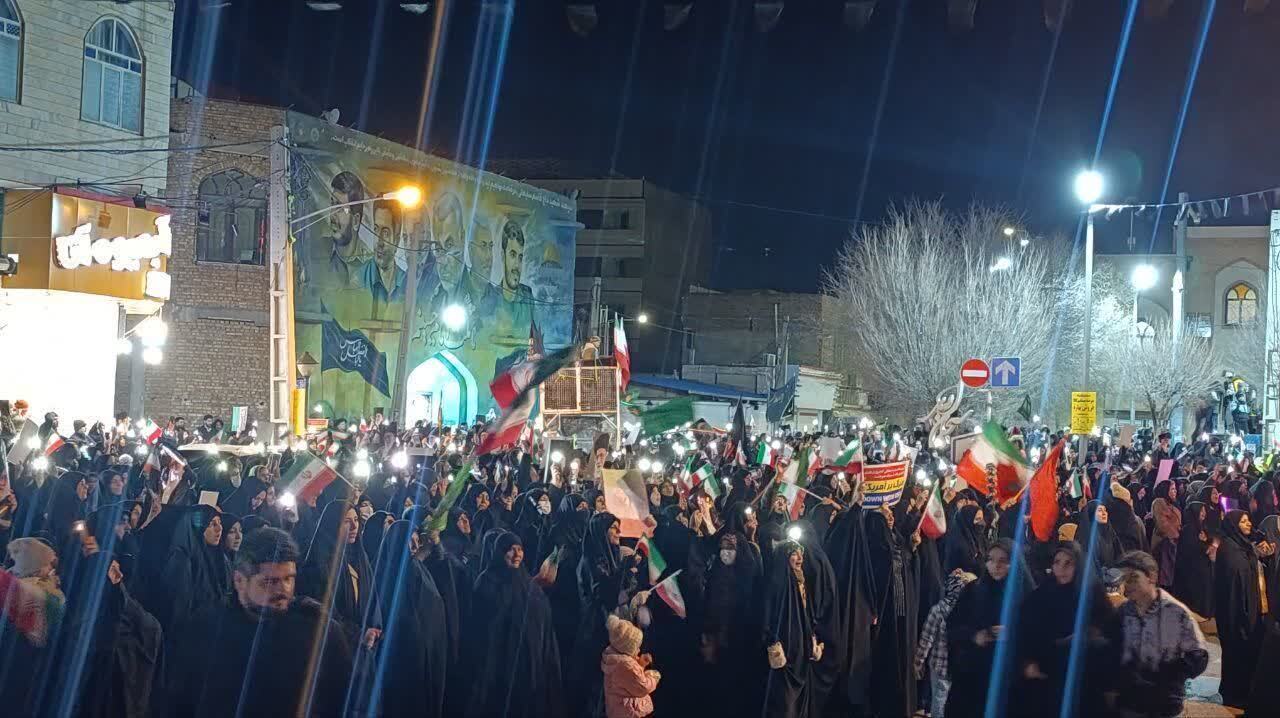 خونخواهی مردم شهرستان اشتهارد، با شعار «ای رهبر عزیزم شهادتت مبارک» در سوگ رهبر فقید خونخواهی مردم شهرستان اشتهارد، با شعار «ای رهبر عزیزم شهادتت مبارک» در سوگ رهبر فقید