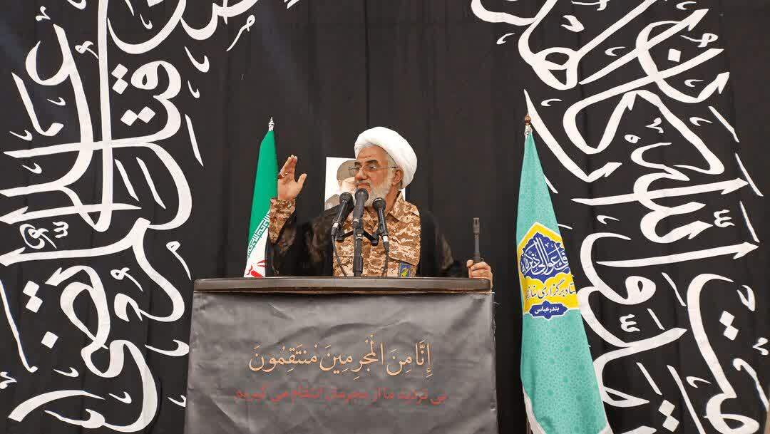 امام جمعه بندرعباس با لباس رزم به میدان آمد