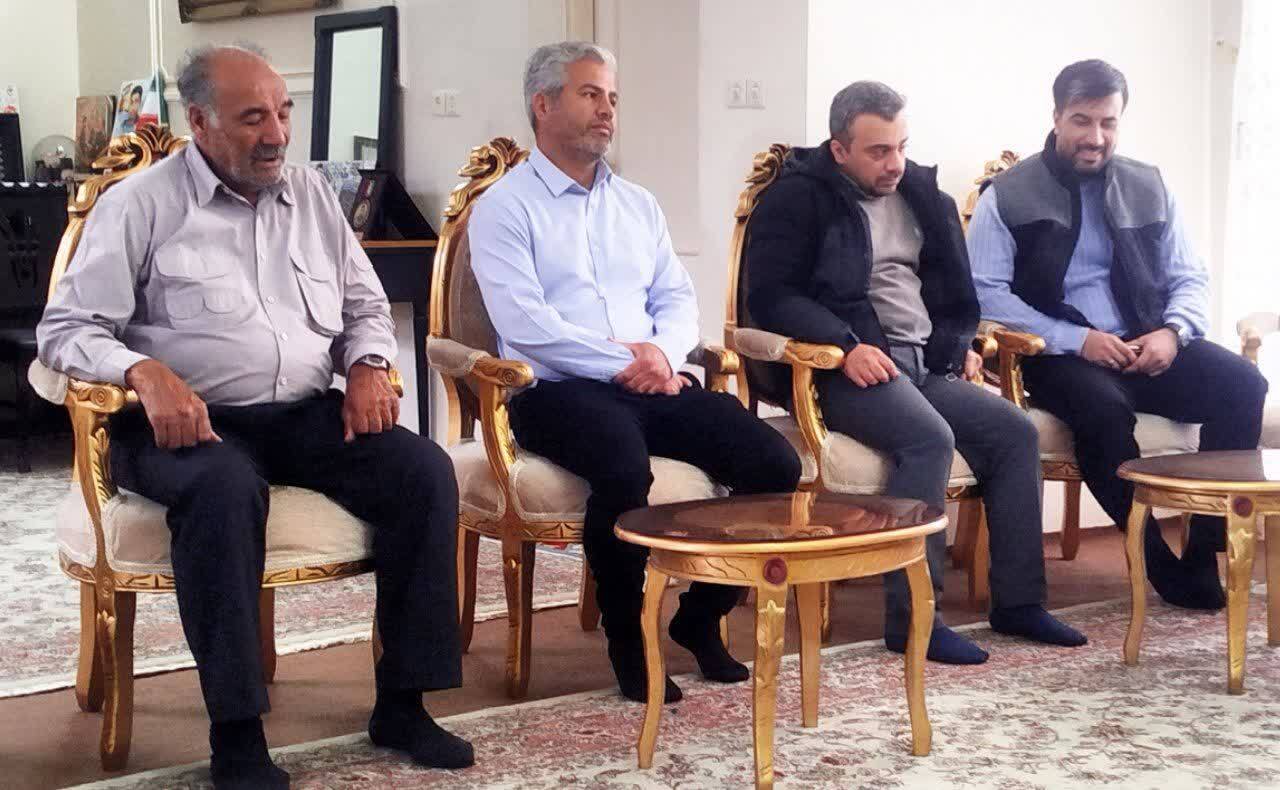 دیدار مدیران و مسئولین شرکت ملی سرب و روی ایران با سردار شهید دکتر حمیدرضا حیدری دیدار مدیران و مسئولین شرکت ملی سرب و روی ایران با سردار شهید دکتر حمیدرضا حیدری