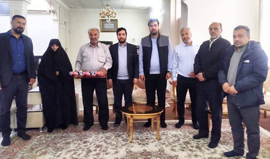 دیدار مدیران و مسئولین شرکت ملی سرب و روی ایران با سردار شهید دکتر حمیدرضا حیدری دیدار مدیران و مسئولین شرکت ملی سرب و روی ایران با سردار شهید دکتر حمیدرضا حیدری