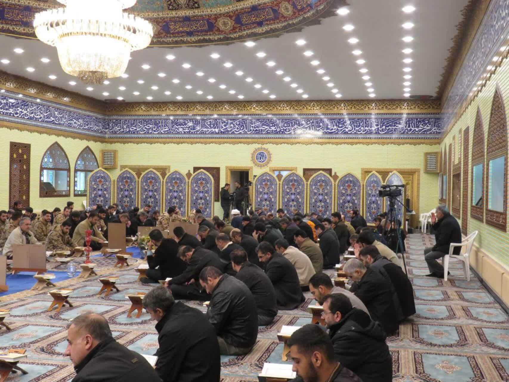 آیین محفل انس با قرآن کریم با قرائت قاریان ممتاز کشوری در حسینیه شهدای سپاه حضرت نبی اکرم (ص) برگزار شد