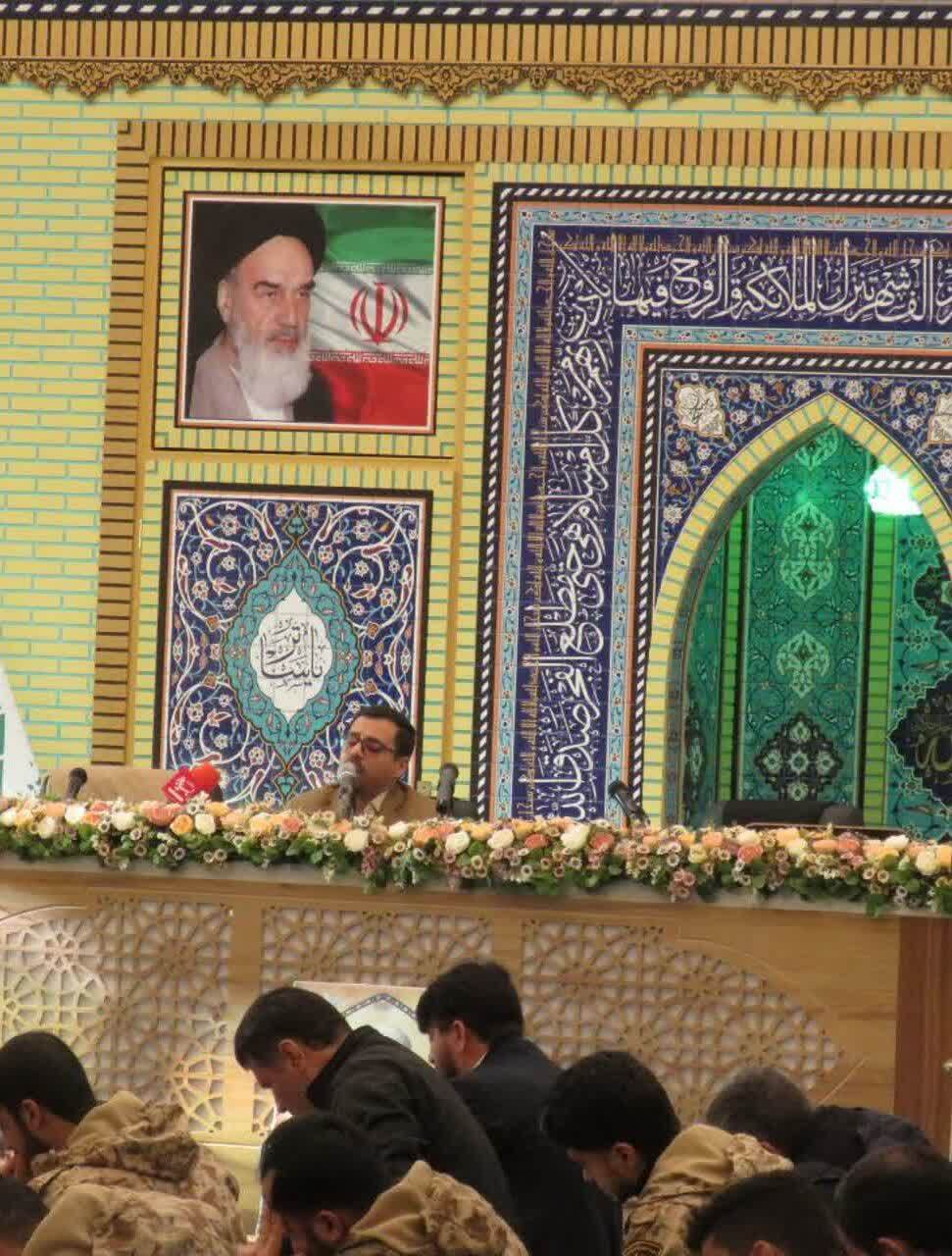 آیین محفل انس با قرآن کریم با قرائت قاریان ممتاز کشوری در حسینیه شهدای سپاه حضرت نبی اکرم (ص) برگزار شد