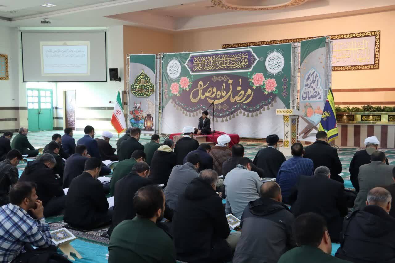 برگزاری ۴۸ محفل انس با قرآن در سپاه استان سمنان برگزاری ۴۸ محفل انس با قرآن در سپاه استان سمنان