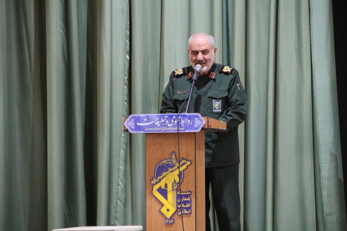 مطالعه آثار شهید مطهری موجب افزایش بصیرت و آگاهی جامعه می شود