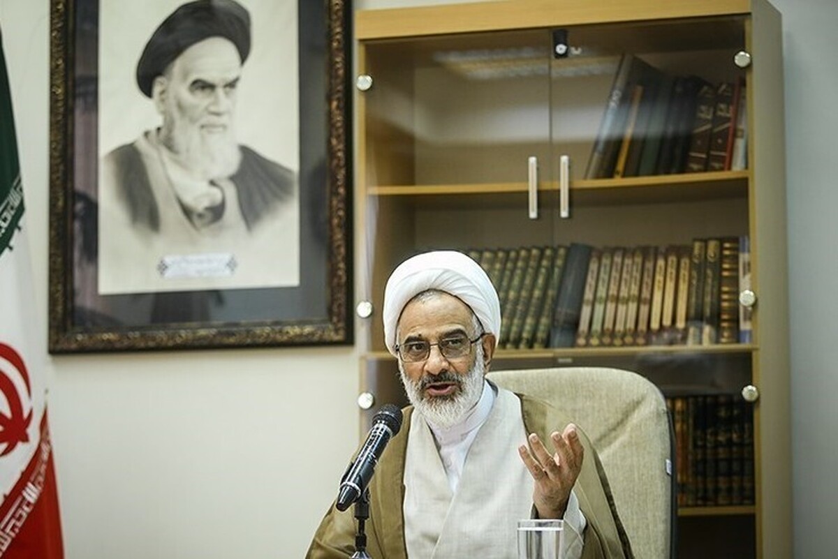 فرمانده کل سپاه با اقتدار، قدرت، توانمندی و با برنامه، محکم و استوار در حال فعالیت است/ تغییر فرمانده کل سپاه کذب و دروغ پردازی است