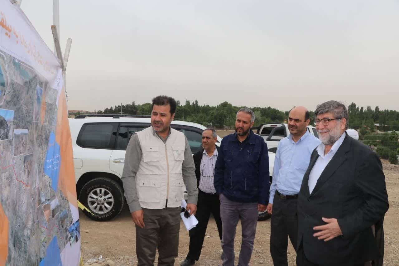 بازدید میدانی سردار اکبری از پروژه خط انتقال آب زیاران به بیلقان و موسسه فاطر