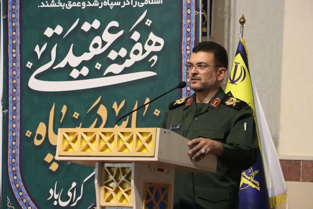 دشمنان می دانند با سلاح نظامی قادر به شکست ملت ایران نیستند