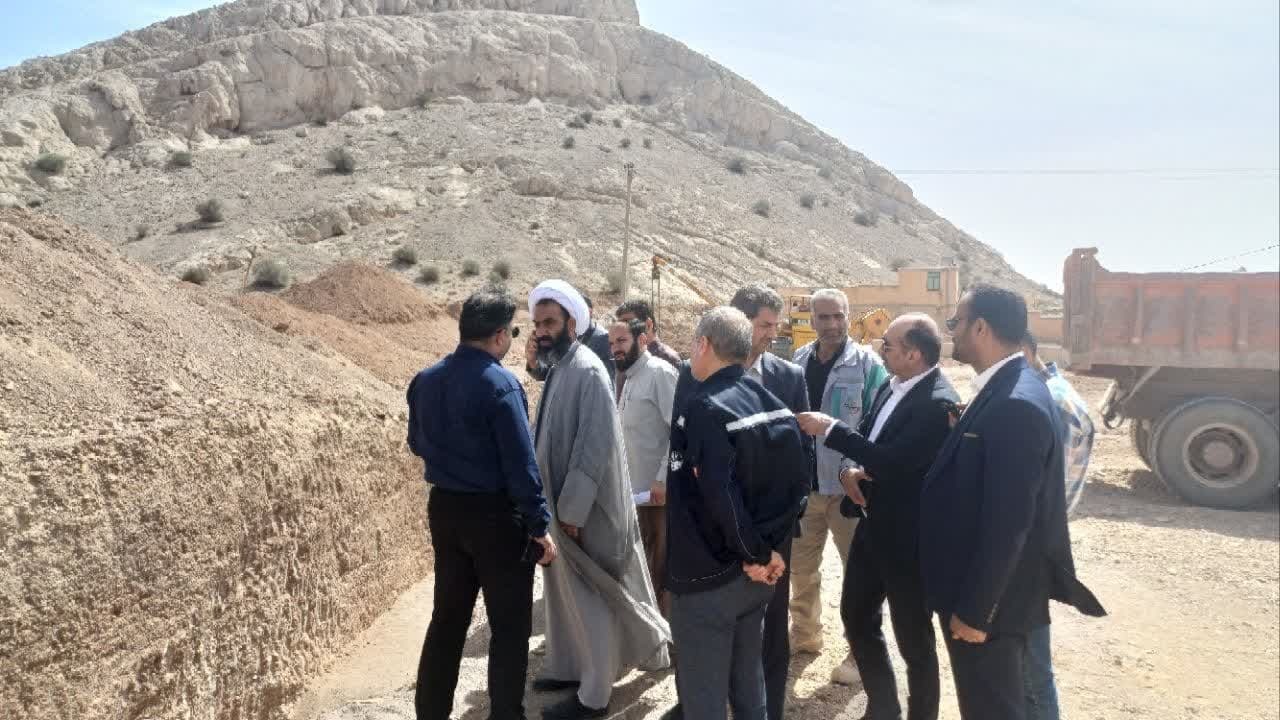 بازدید نماینده خمینی‌شهر و معاون عمرانی استاندار اصفهان از پروژه آبرسانی ۱۴ شهر