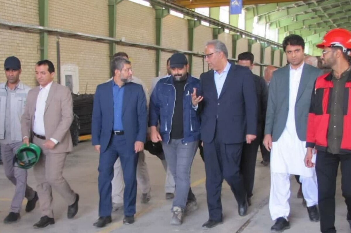 بازدید استاندار سیستان و بلوچستان از کارخانه تراورس بتنی زاهدان