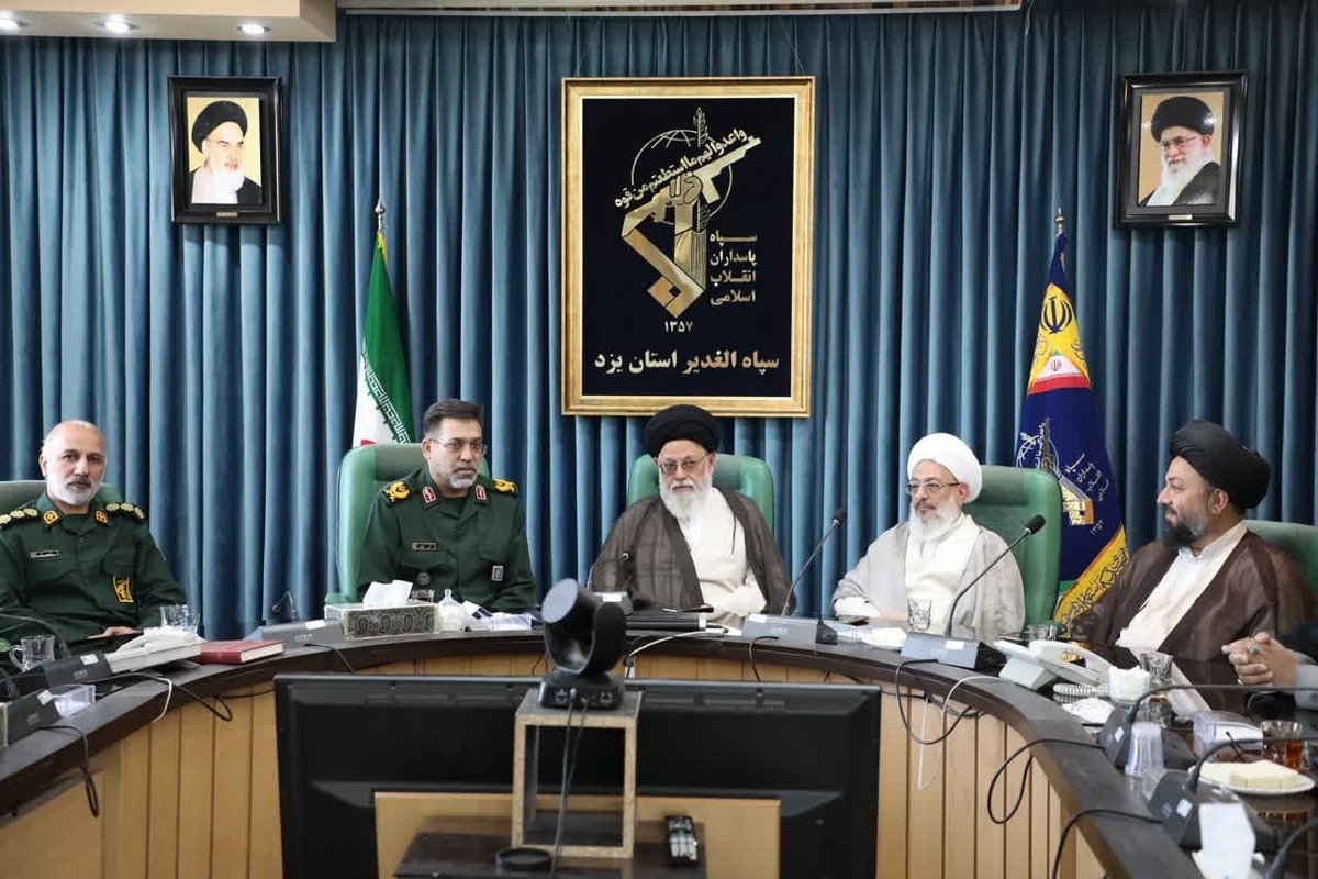 دیدار استاد و استادیاران شبکه تربیتی صالحین با فرمانده سپاه استان یزد