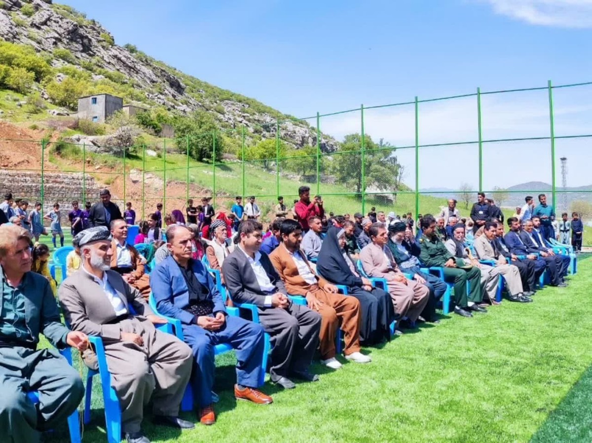 افتتاح زمین چمن مصنوعی روستای «بهرام آباد» در شهرستان سروآباد