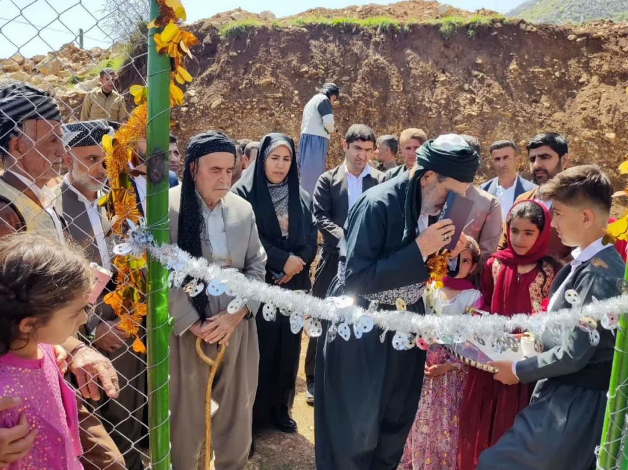 افتتاح زمین چمن مصنوعی روستای «بهرام آباد» در شهرستان سروآباد