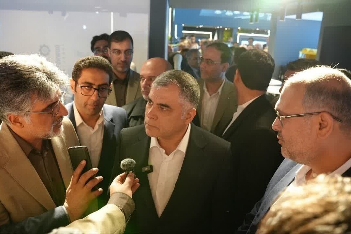 حضور وزیر نفت در غرفه قرارگاه سازندگی خاتم‌الانبیاء(ص) در نمایشگاه نفت، گاز، پالایش و پتروشیمی