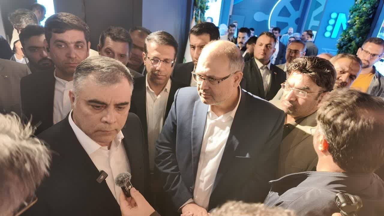 حضور وزیر نفت در غرفه قرارگاه سازندگی خاتم‌الانبیاء(ص) در نمایشگاه نفت، گاز، پالایش و پتروشیمی