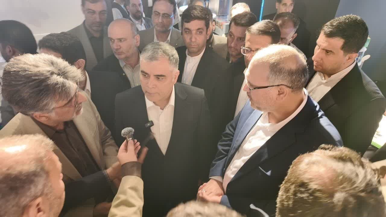 حضور وزیر نفت در غرفه قرارگاه سازندگی خاتم‌الانبیاء(ص) در نمایشگاه نفت، گاز، پالایش و پتروشیمی