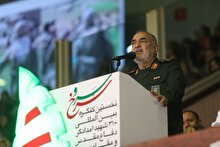 ما مصمم در مقابل زیاده خواهی‌های ناعادلانه دشمن در همه میدان‌ها‌ ایستادگی میکنیم