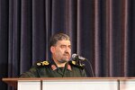 فرهنگیان ما در دوران دفاع مقدس، رزمنده، معلم و مروج فرهنگ ایثار بودند
