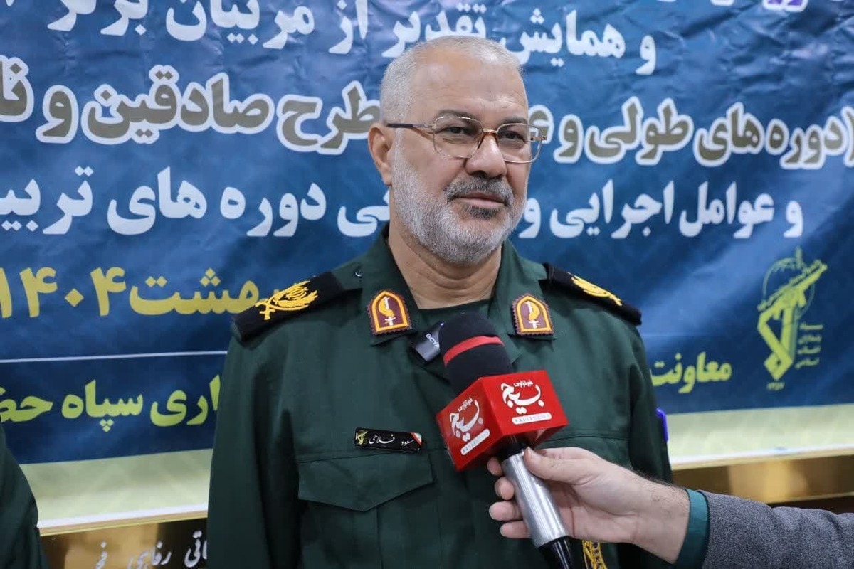ابلاغ برنامه‌های آموزشی سالیانه و تقدیر از مربیان برتر سپاه ولی‌عصر (عج) خوزستان