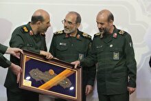 تجلیل از پنج دهه خدمت خالصانه سردار شریفی و سردار منصوری در حاشیه همایش ایثارگران استان البرز