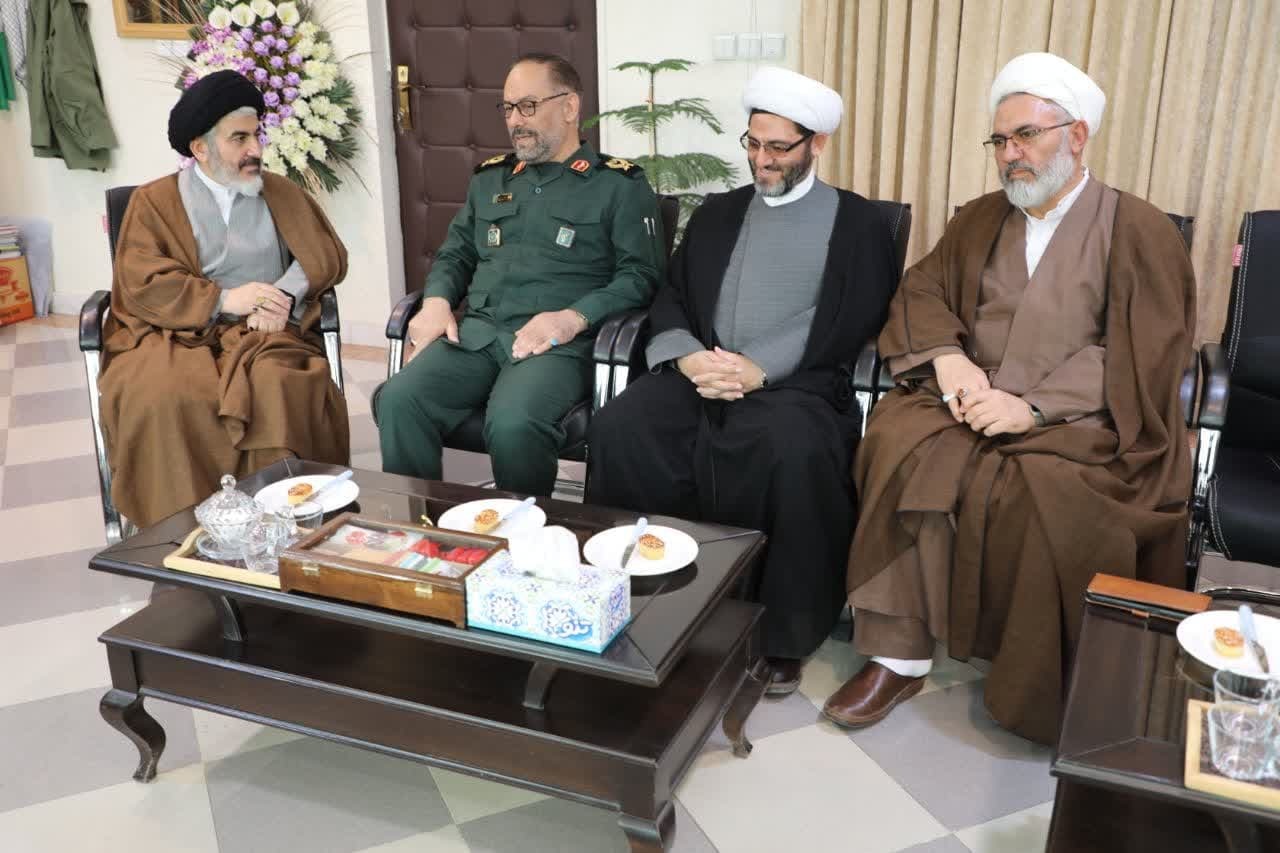 دیدار نماینده ولی‌فقیه در آذربایجان‌غربی با سردار رجبی بمناسبت سالروز تاسیس سپاه پاسداران