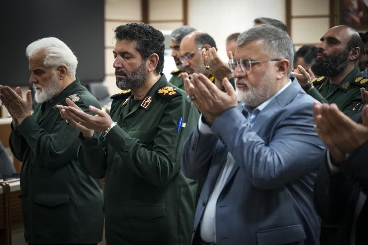 نشست صمیمی استاندار تهران و فرمانده انتظامی تهران بزرگ با سردار حسن زاده