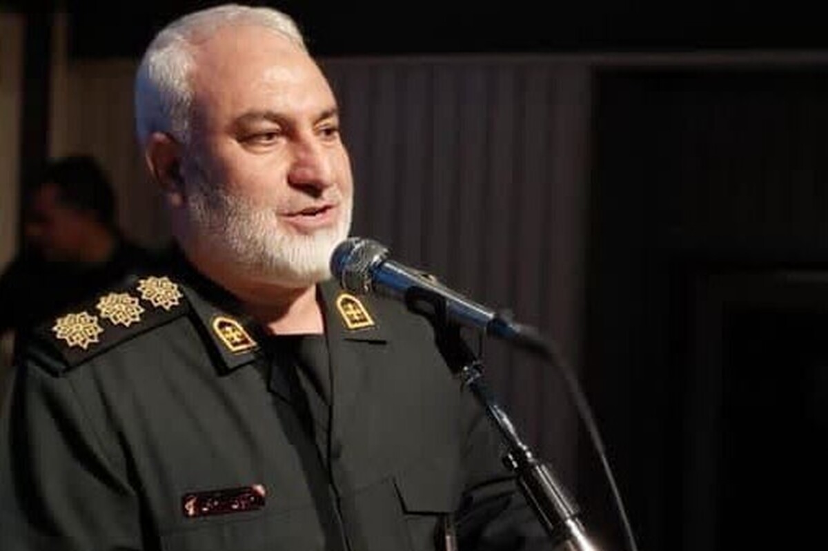 دشمن هرگز دوست ما نیست و همواره به دنبال منافع خود است