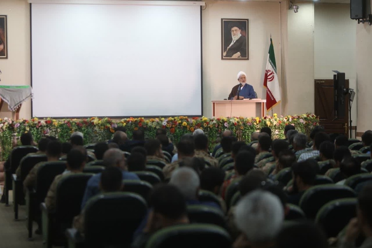 انقلاب اسلامی هویت بخش ایران بود
