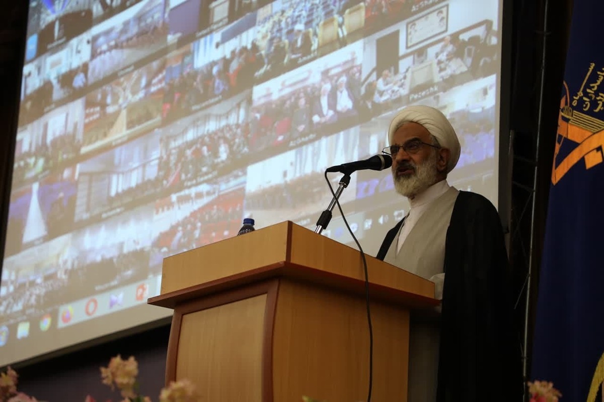 مکتب امام (ره) باید برای تداوم انقلاب اسلامی تبیین شود