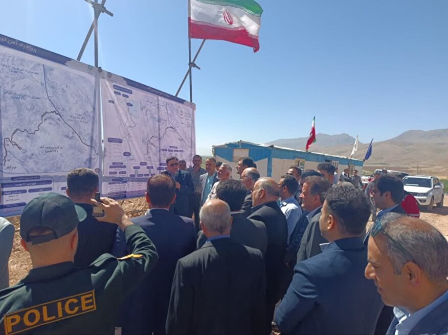 بازدید رسمی مدیرعامل شرکت ساخت و توسعه زیربناهای حمل‌ و نقل کشور از ابرپروژه راه‌آهن دورود – خرم‌آباد