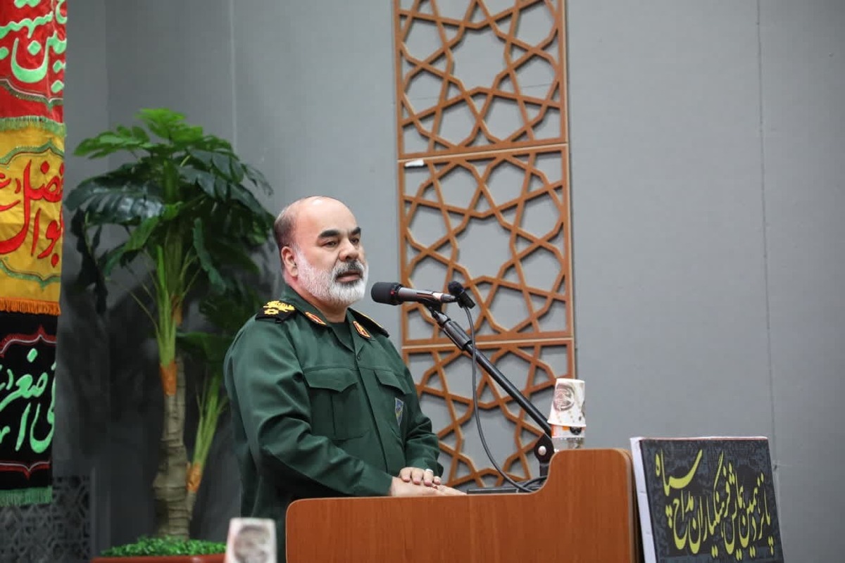 مداحان با هنر خود امت اسلامی را به سوی توحید هدایت کنند