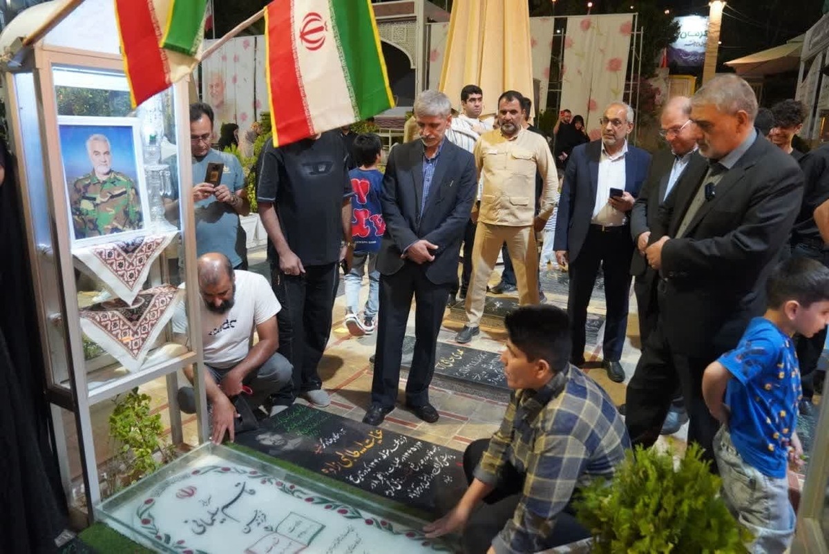حضور فرمانده سپاه خوزستان در جوار مضجع نورانی سیدالشهدای مقاومت حاج قاسم سلیمانی