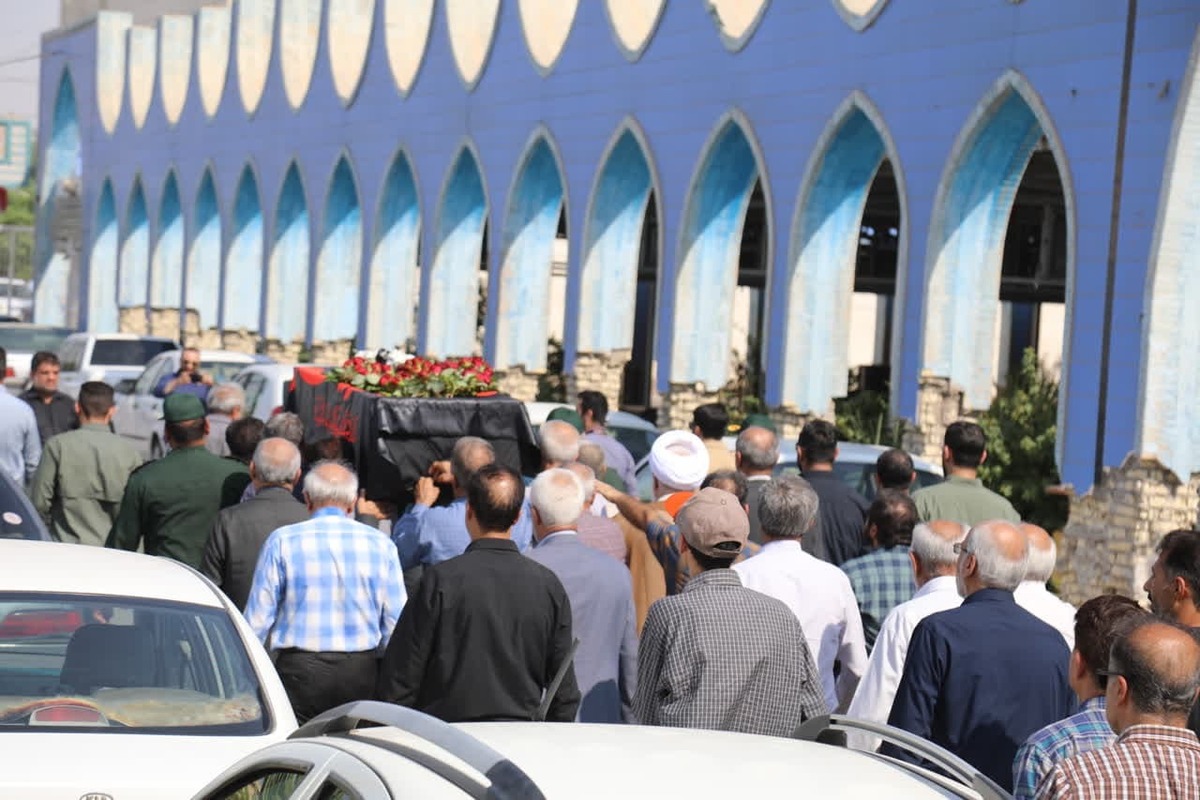پیکر مادر حاج صادق آهنگران در اهواز تشییع شد