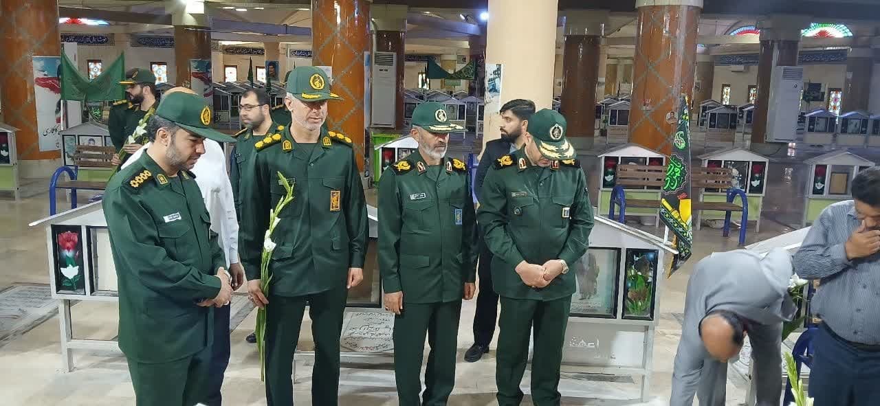 اولین و اصلی ترین وظیفه سپاه حفاظت و حراست از انقلاب اسلامی است