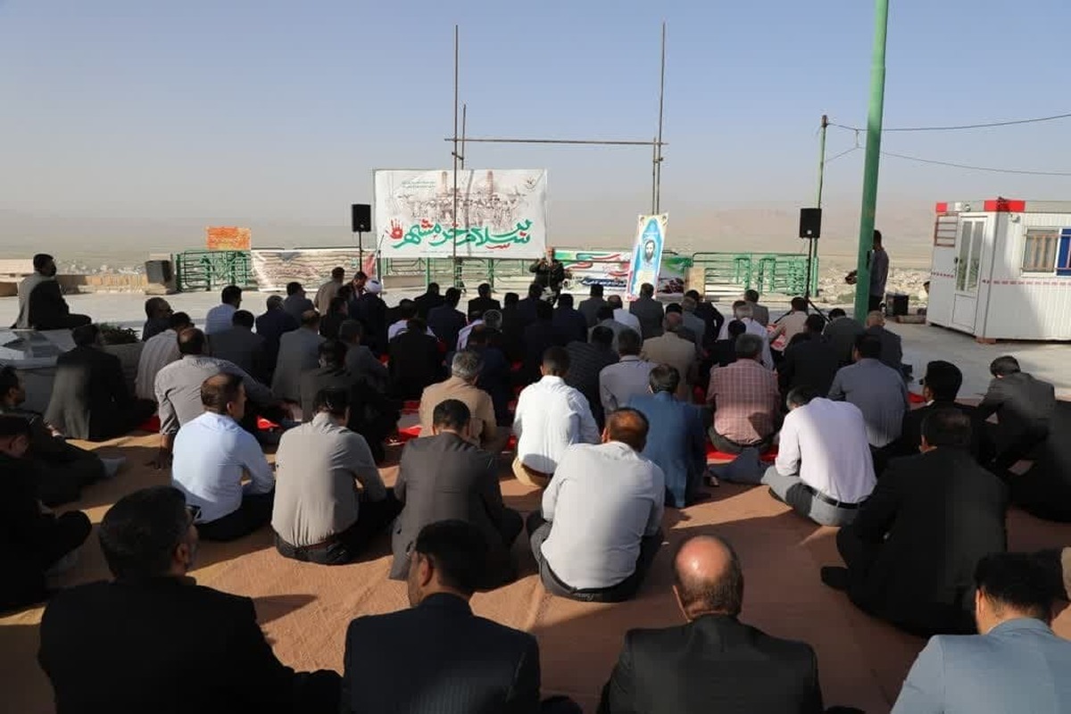 رمز پیروزی در هشت سال دفاع مقدس وحدت حول محور ولایت بود