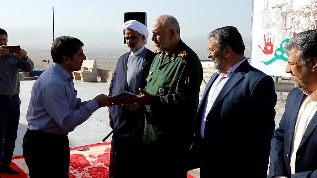 رمز پیروزی در هشت سال دفاع مقدس وحدت حول محور ولایت بود
