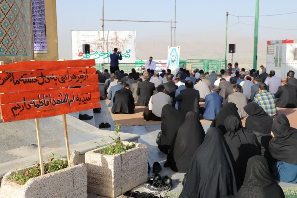 رمز پیروزی در هشت سال دفاع مقدس وحدت حول محور ولایت بود