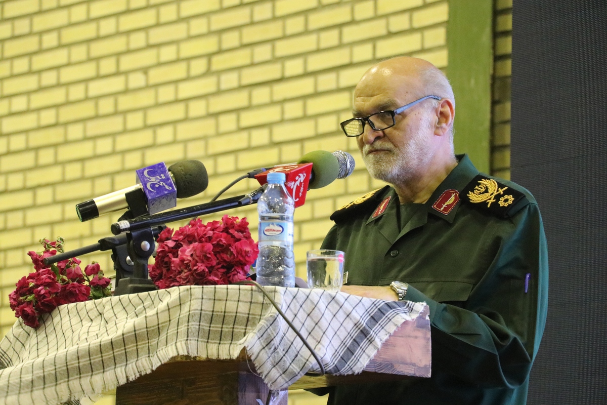 میدان جنگ نرم، خاکریز امروز جوانان مؤمن و انقلابی است