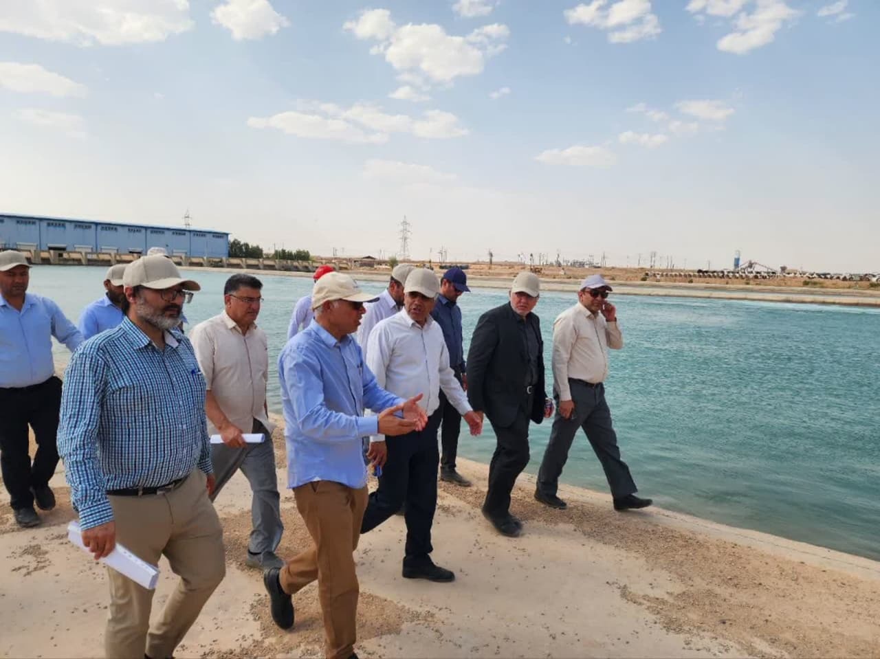 بازدید معاون سازمان برنامه و بودجه از پروژه راهبردی انتقال آب غدیر